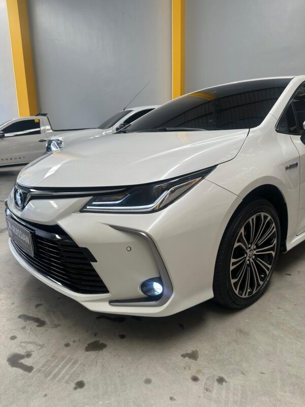 TOYOTA COROLLA ALTIS PREMIUM HÍBRIDO 1.8 Aut. - Imagem 11