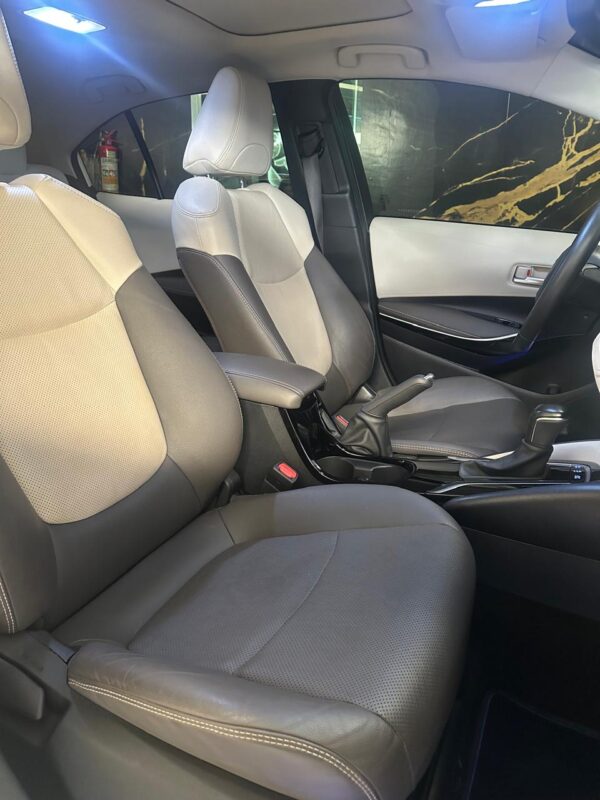 TOYOTA COROLLA ALTIS PREMIUM HÍBRIDO 1.8 Aut. - Imagem 21