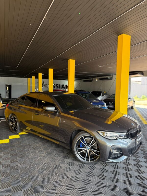 BMW 320i - Imagem 12