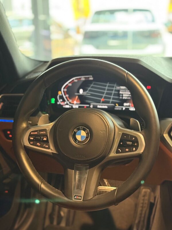BMW 320i - Imagem 6